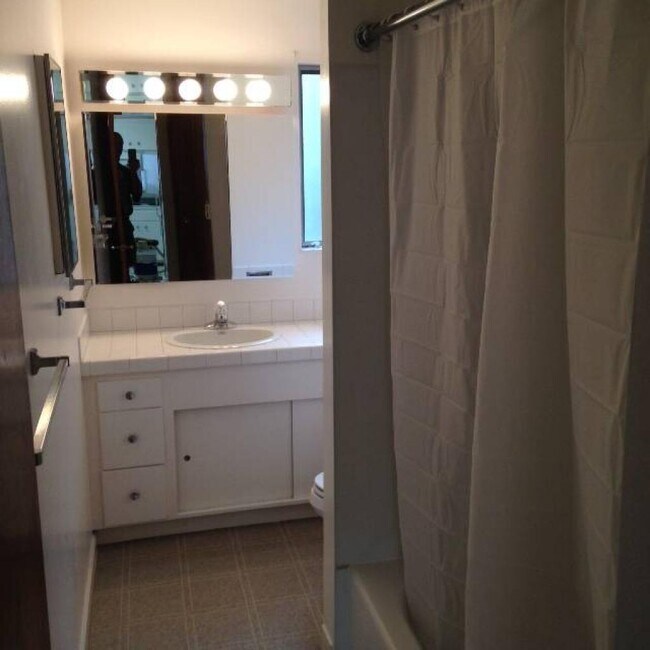 Building Photo - Mia Casa Apts - 2 bedrooms