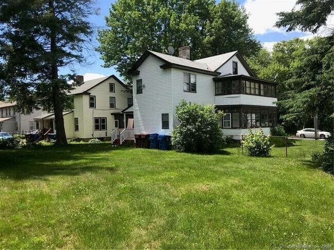 Foto del edificio - 381 Plainville Ave