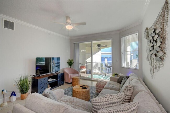 Building Photo - 275 NW Flagler Ave