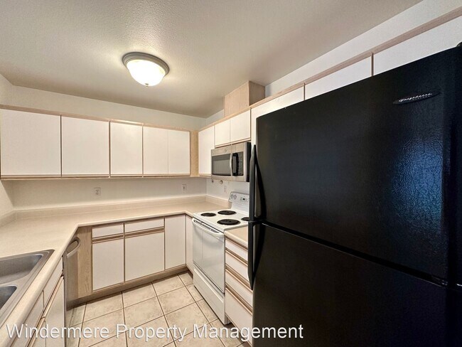 Building Photo - 3 br, 2 bath House - 4226 Wintergreen Cir ...