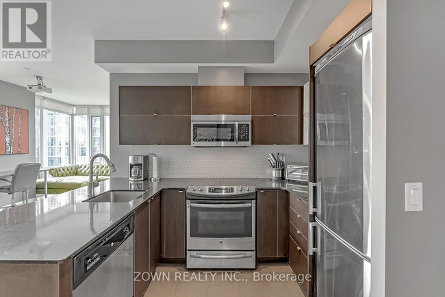 Building Photo - 170 Fort York Blvd