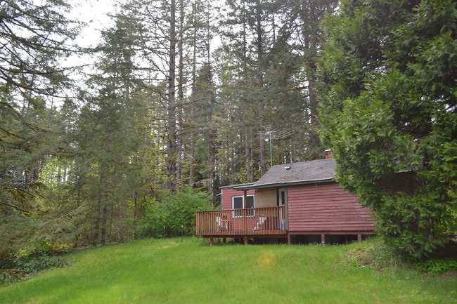 Building Photo - 1174 SE Deep Lake Rd