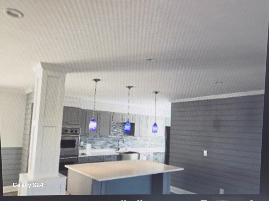 Primary Photo - 21 E Tiana Rd