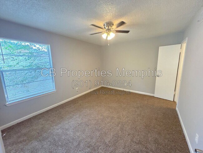 Foto del edificio - 4465 Rose Heather St