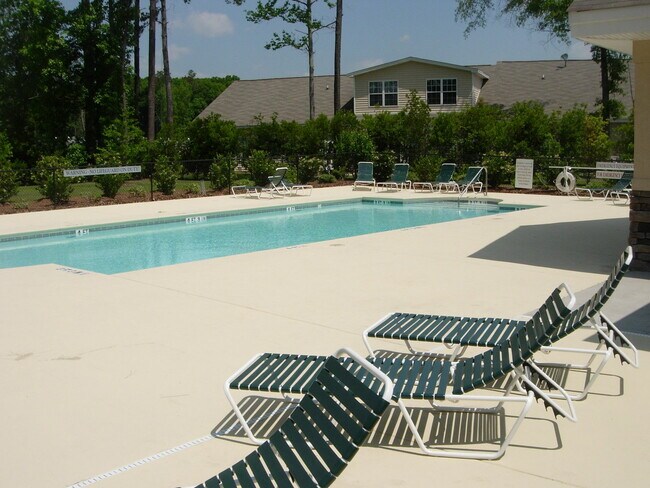 Building Photo - Great location, great townhouse, ground fl...