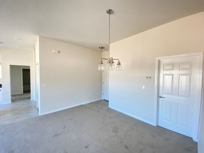 Building Photo - Desirable Marion Oaks Neighborhood 4/2/2 *WON'T LAST*