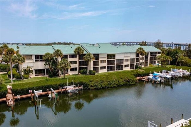 Building Photo - 1825 Tarpon Ln