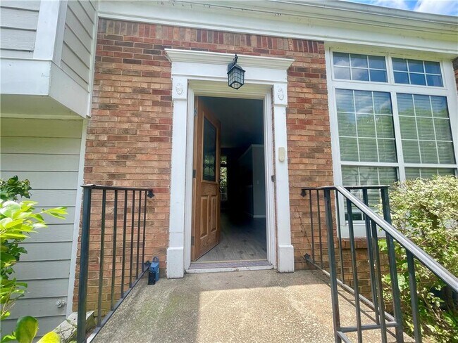 Building Photo - 10680 Mortons Crossing
