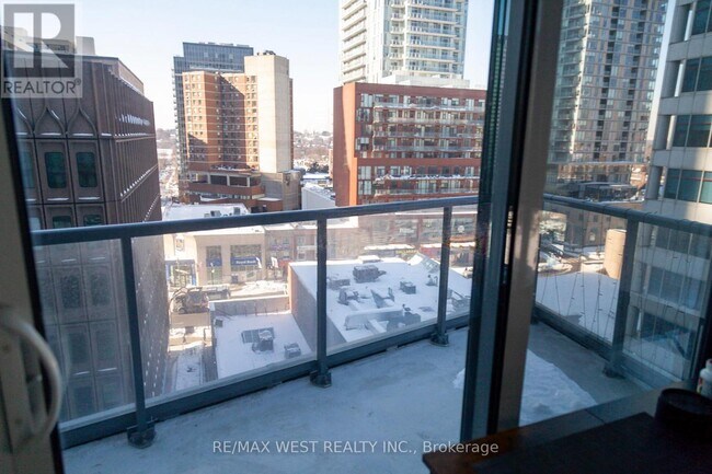 Building Photo - 30 Roehampton Ave