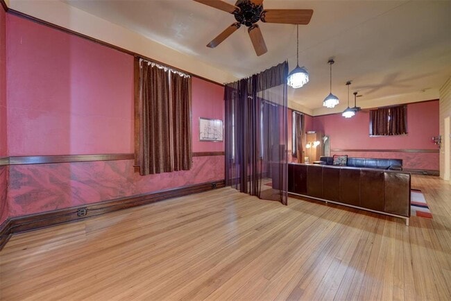 Building Photo - 214 S Austin St