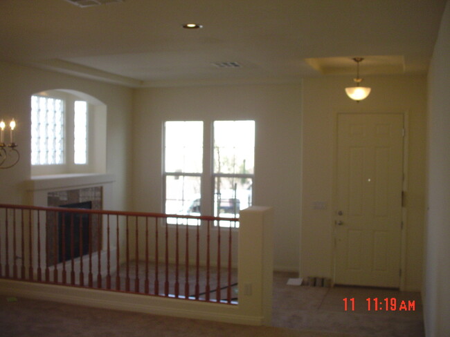 Foto del edificio - *WONDERFUL, LARGE 5 BEDROOM HOME PLUS UPST...