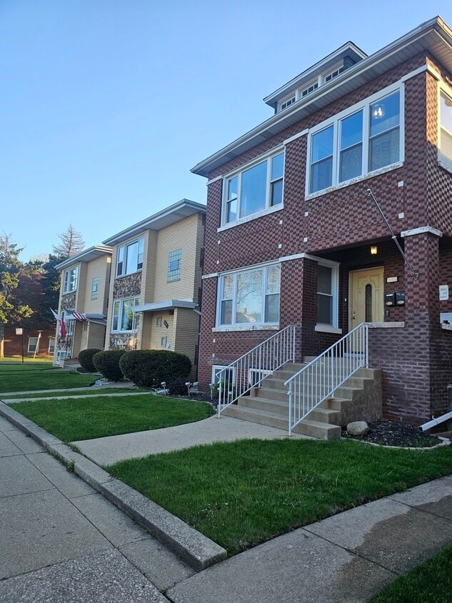 Primary Photo - 6152 S Kolin Ave