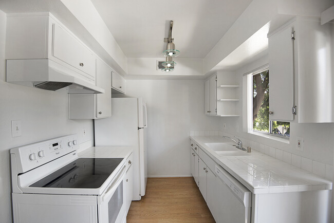 Building Photo - 5900 Murietta Ave