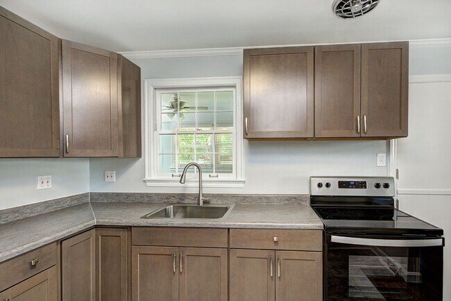 Building Photo - 308 Seneca Pl