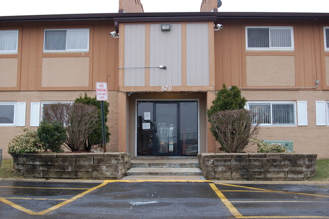 Building Photo - 870 E Old Willow Rd