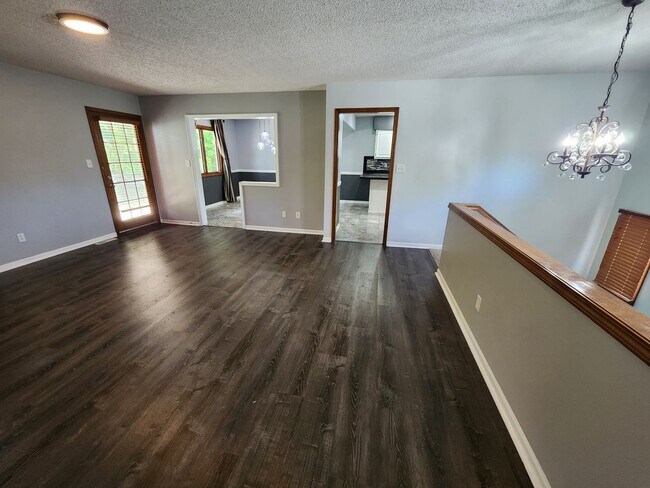 Building Photo - 2-Car Garage + Washer & Dryer + Recently Updated! Available September 3rd!