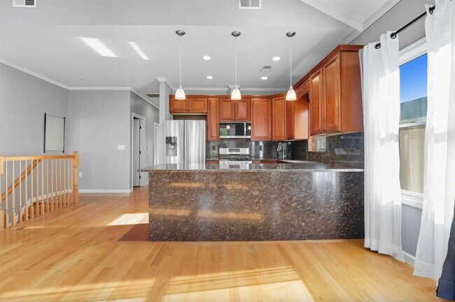 Foto del edificio - 108 Kearney Ave