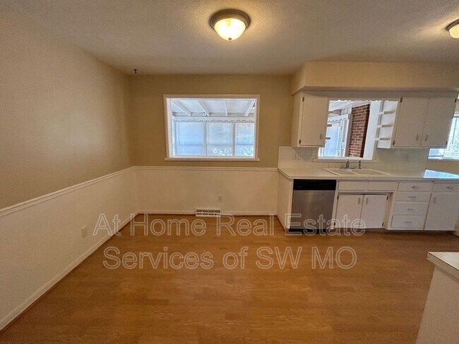 Building Photo - 1437 S Catalina Ave