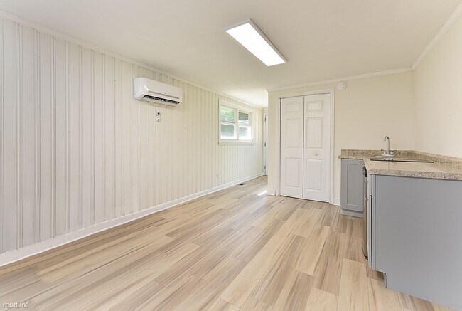 Building Photo - Studio, 1 bath House - 208 Rose Avenue Stuido