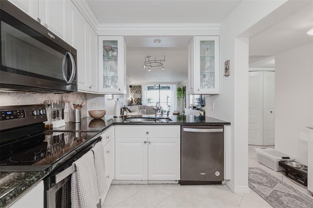 Foto principal - 110 Lake Emerald Dr