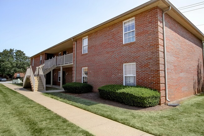 Lyndon Crossings - Lyndon Crossings Apartments