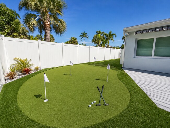 Foto del edificio - "Charming Furnished (Unfurnished Negotiable) 3-Bed Oasis with Hot tub in Palm Beach Gardens – 2,2...