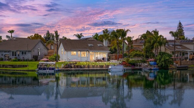 Foto del edificio - Beautiful 3-Bedroom, 3-Bath Home in Riverl...