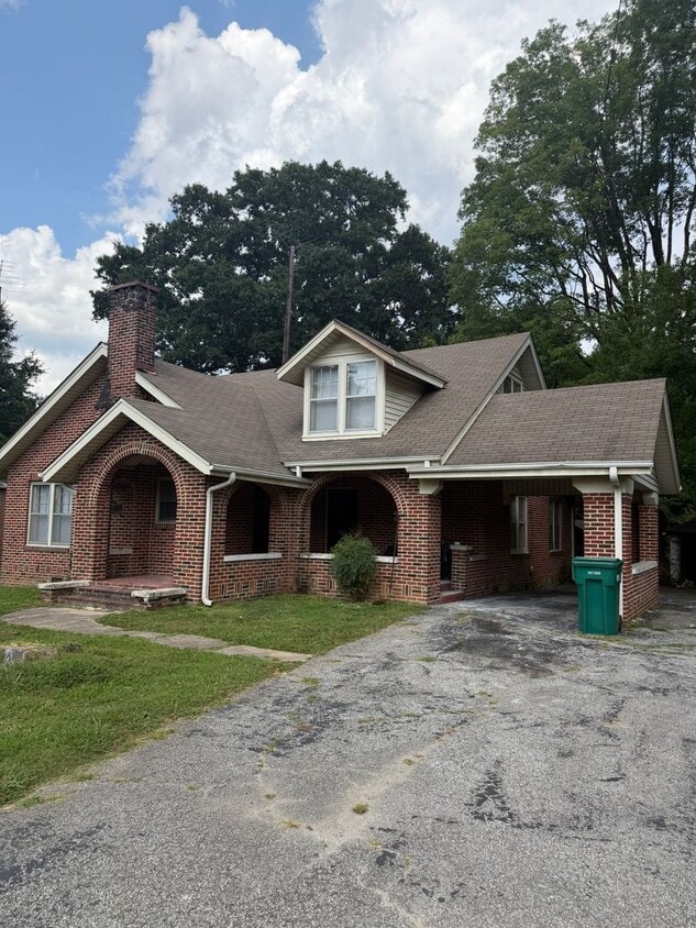 Building Photo - 1820 S Highland Ave