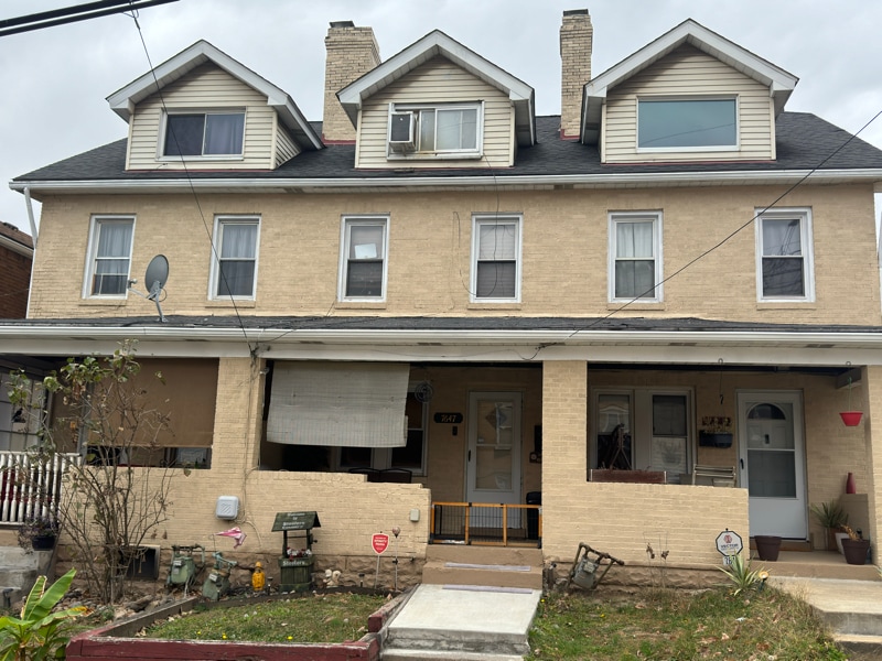 Foto principal - 7645 Roslyn St