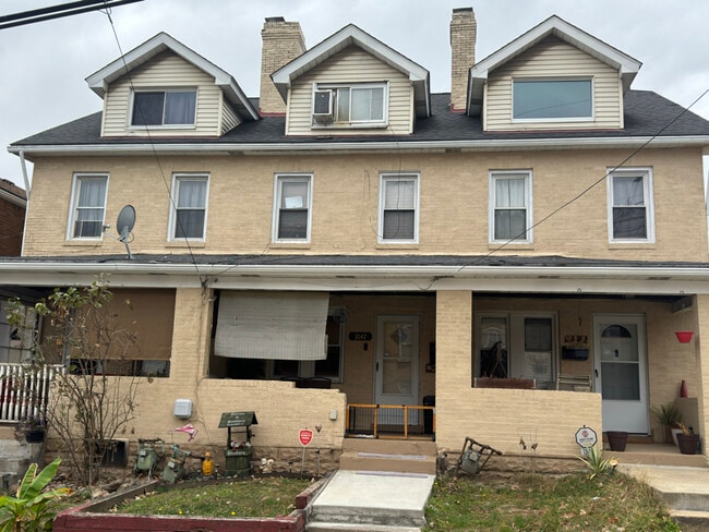 Photo - 7645 Roslyn St Apartment