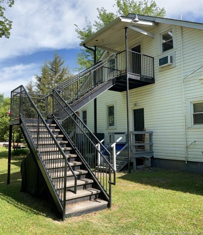 Foto del edificio - 1525 Fort Bragg Rd
