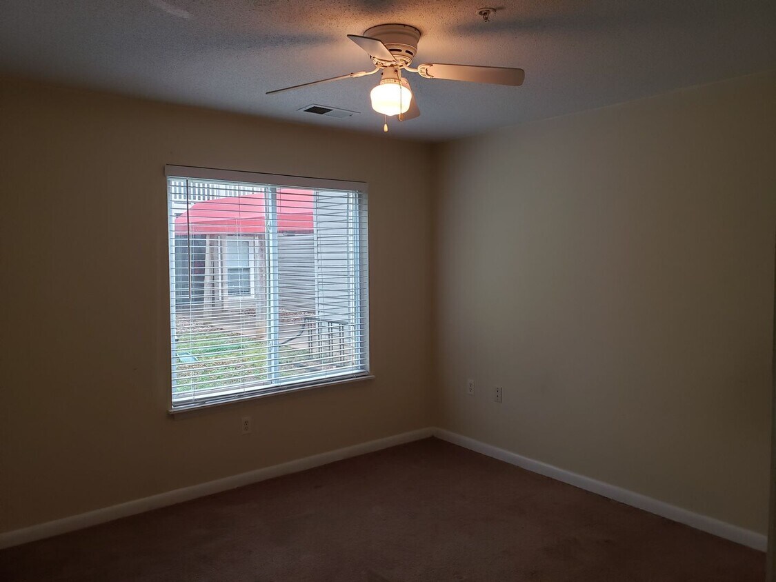 Building Photo - 1440 Collegiate Circle Unit 103 Raleigh NC 27606