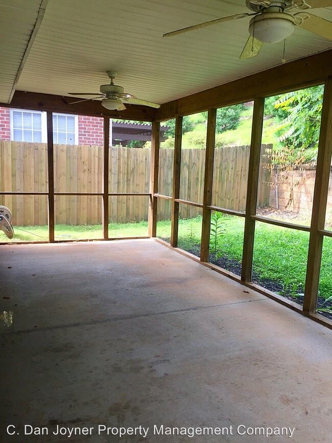 Building Photo - 3 br, 2.5 bath House - 7 Greenview Drive