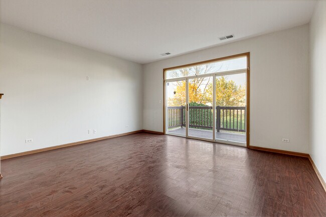 Building Photo - 906 Genesee Dr