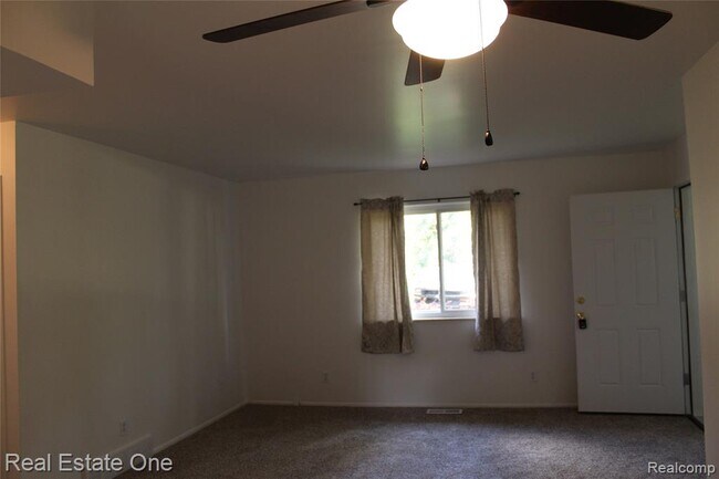 Foto del edificio - 37 /39 Maplecrest Dr