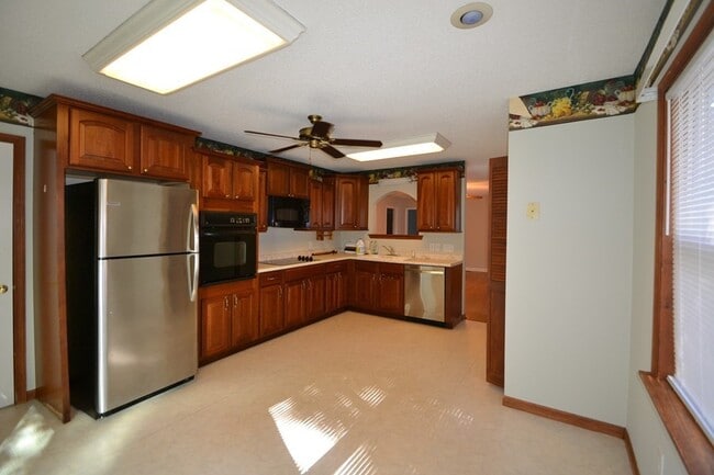 Building Photo - Great 3 Bedroom 2 Bath rental in a wonderf...