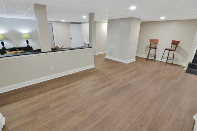 Building Photo - 73 Willow Tree Cir