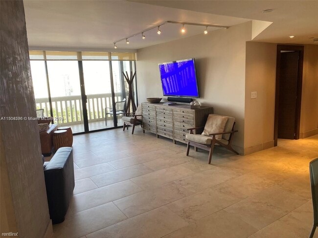 Building Photo - 2 br, 2 bath Condo - 1000 W Island Blvd Ap...
