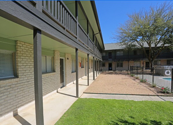 Building Photo - 2205 Pat Booker Rd