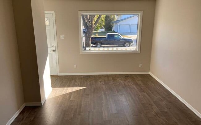 Building Photo - 60 Carleton Dr