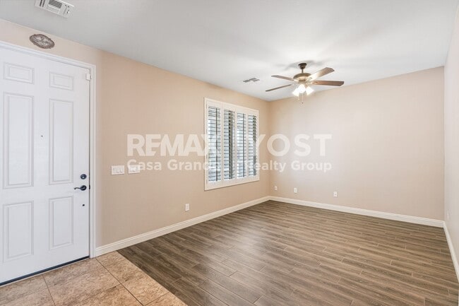 Foto del edificio - Desert Living Done Right: Solar, Pool & Jacuzzi Included