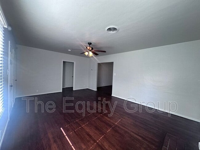 Foto del edificio - 1610 W College Ave