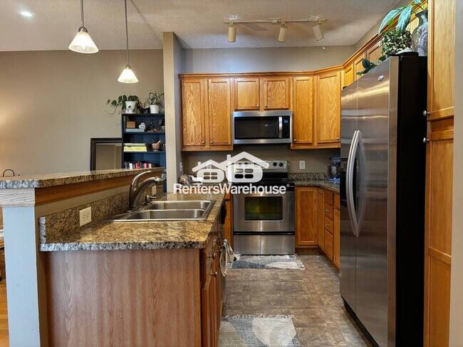 Foto del edificio - Available 11/1 - very well maintained 3 be...