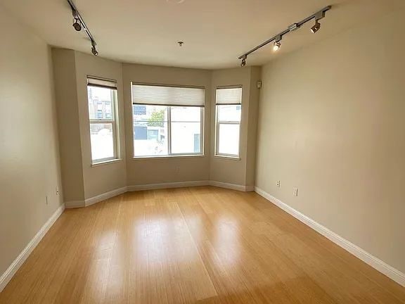 Building Photo - 466 Clementina St