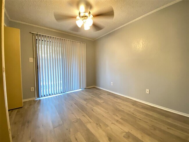 Foto del edificio - 1202 Thorpe Ln