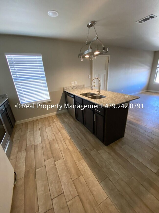 Foto del edificio - MOVE IN SPECIAL! HALF OFF MOVE IN RENT! 2 ...
