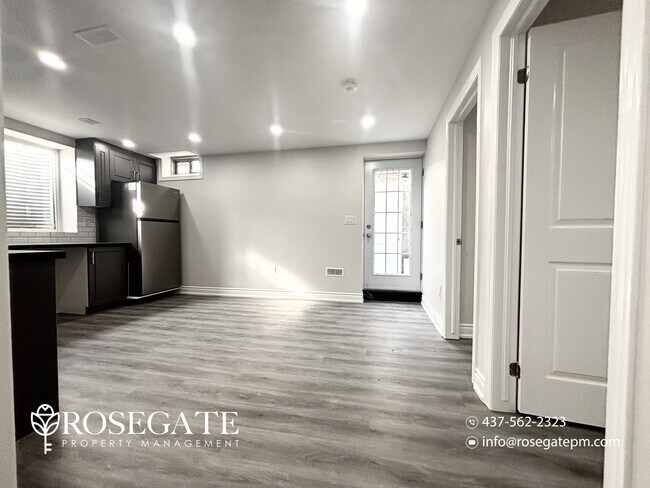 Photo du bâtiment - Pet-Friendly 2-Bedroom Basement Apartment with Parking – Milton