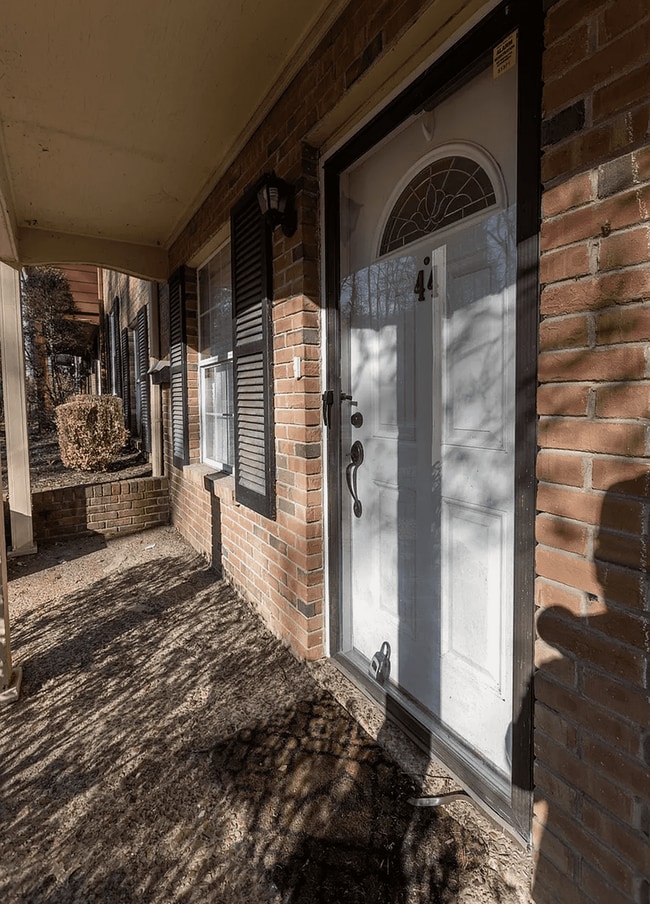 Building Photo - 5515 Country Dr