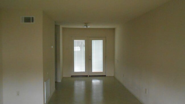Building Photo - 112 Omega St