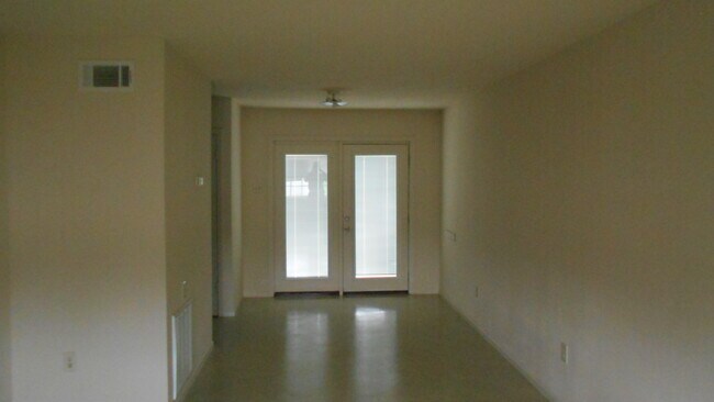 Foto del edificio - 112 Omega St